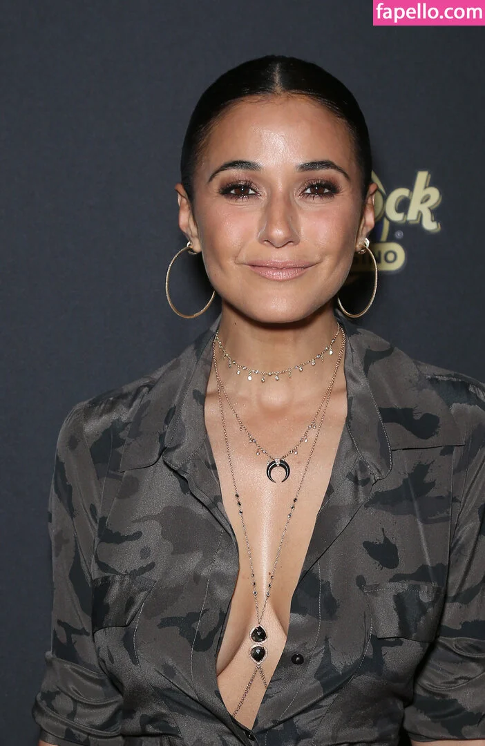 Emmanuelle Chriqui Onlyfans Photo Gallery 