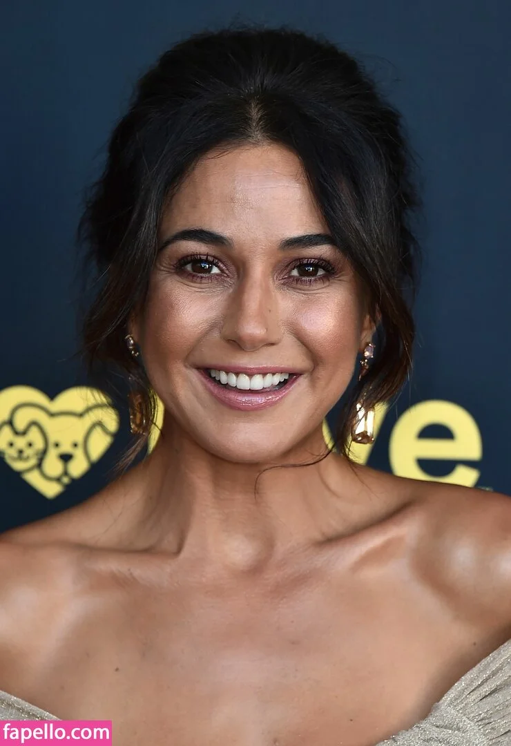 Emmanuelle Chriqui Onlyfans Photo Gallery 