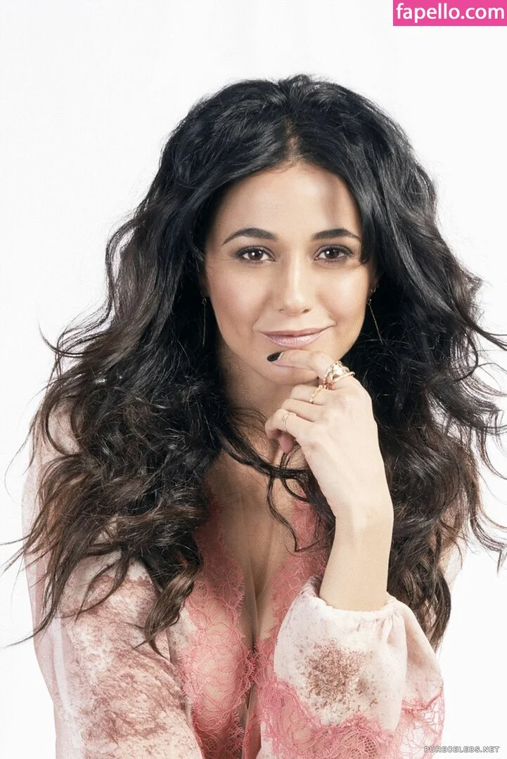 Emmanuelle Chriqui Onlyfans Photo Gallery 