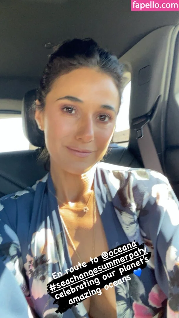 Emmanuelle Chriqui Onlyfans Photo Gallery 