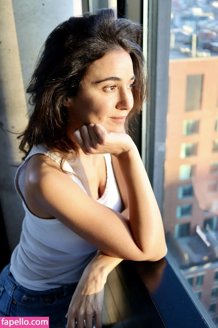 Emmanuelle Chriqui Onlyfans Photo Gallery 