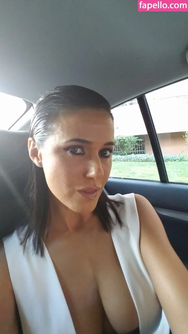 Emmanuelle Chriqui Onlyfans Photo Gallery 