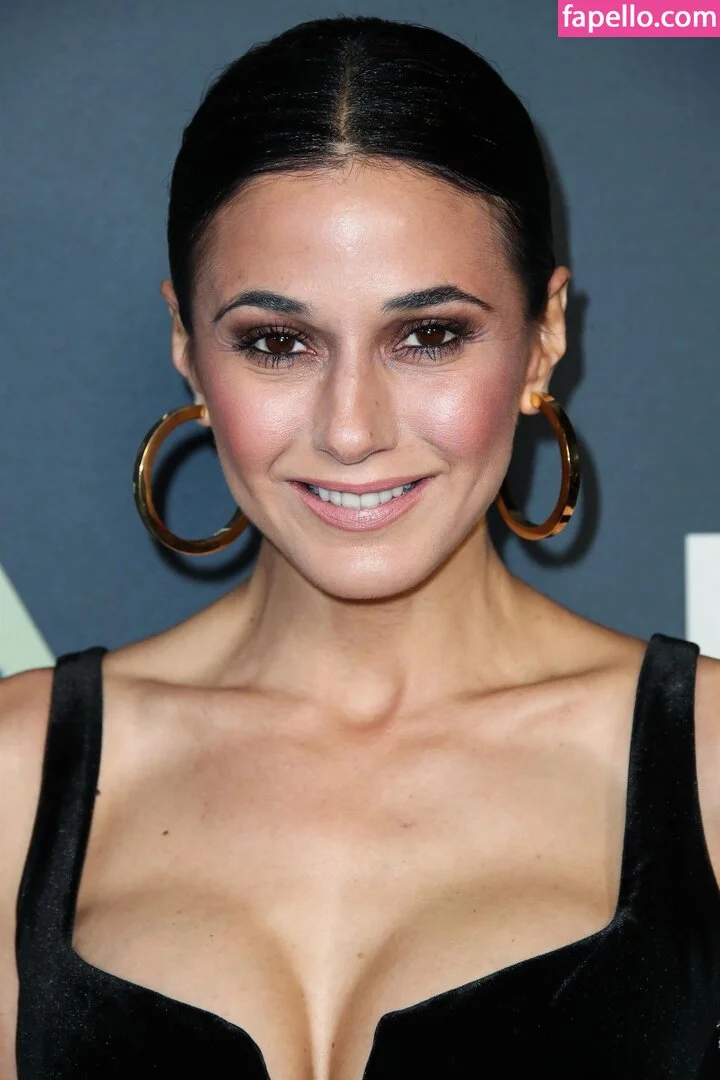 Emmanuelle Chriqui Onlyfans Photo Gallery 