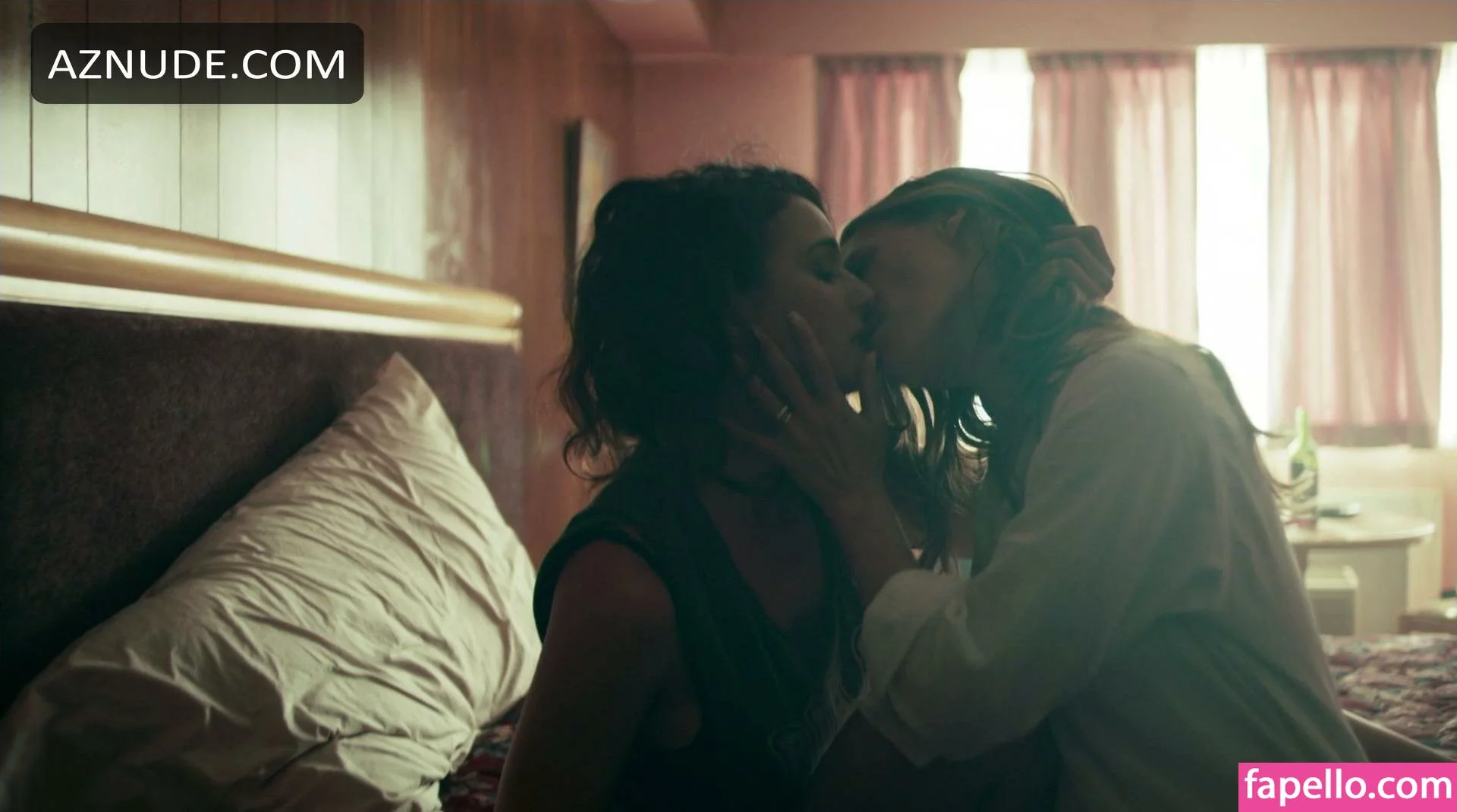 Emmanuelle Chriqui Onlyfans Photo Gallery 