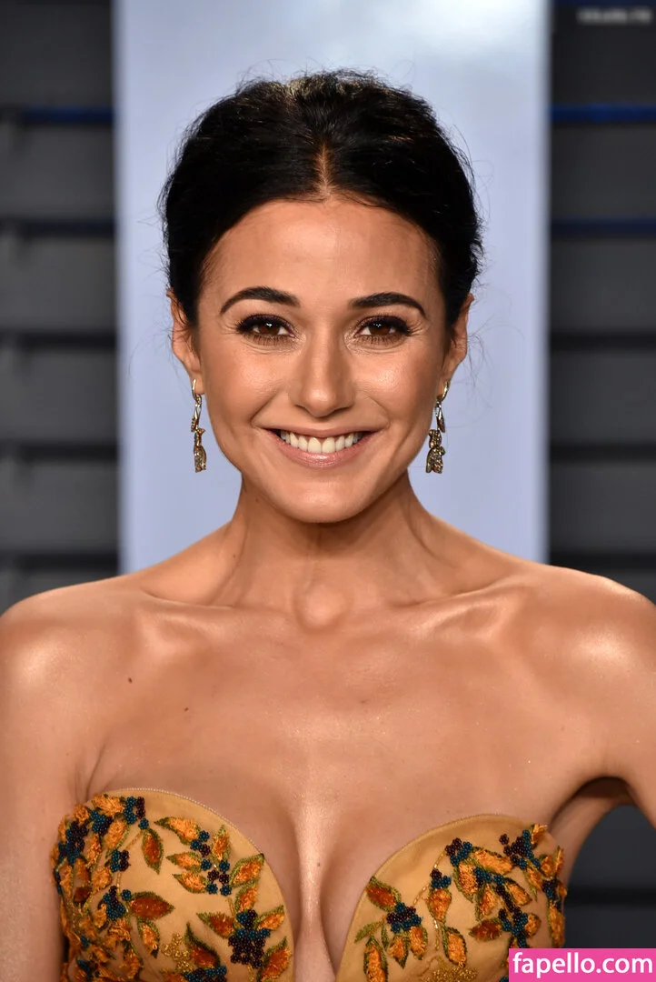 Emmanuelle Chriqui Onlyfans Photo Gallery 