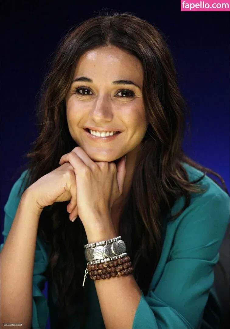 Emmanuelle Chriqui Onlyfans Photo Gallery 