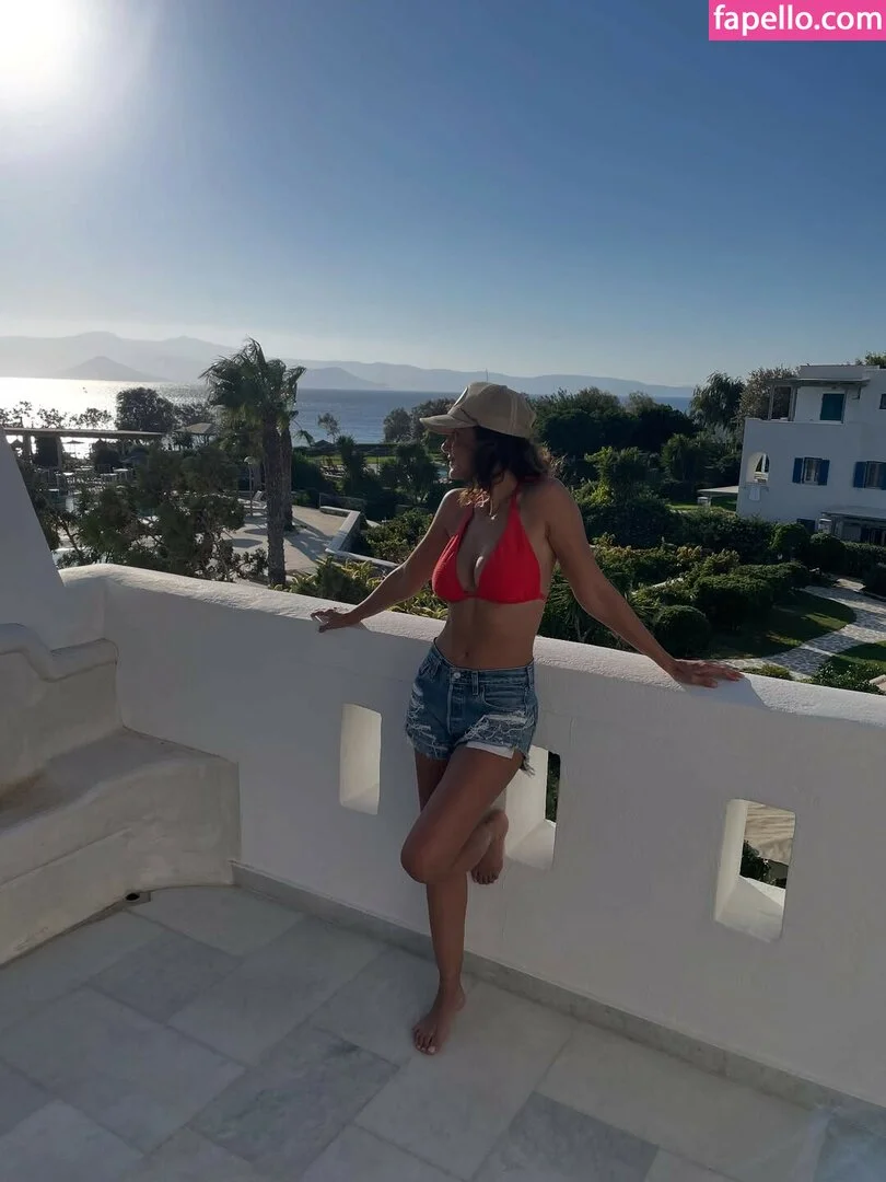 Emmanuelle Chriqui Onlyfans Photo Gallery 