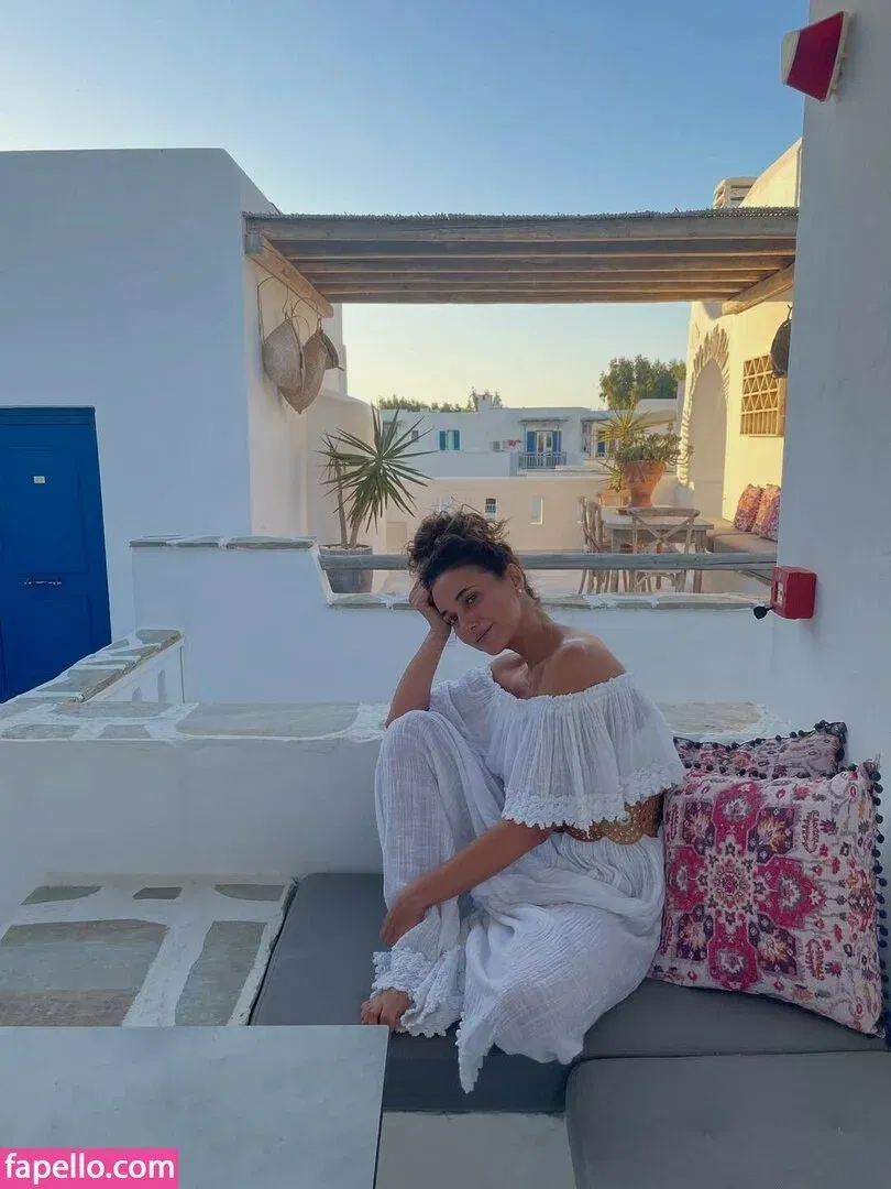 Emmanuelle Chriqui Onlyfans Photo Gallery 