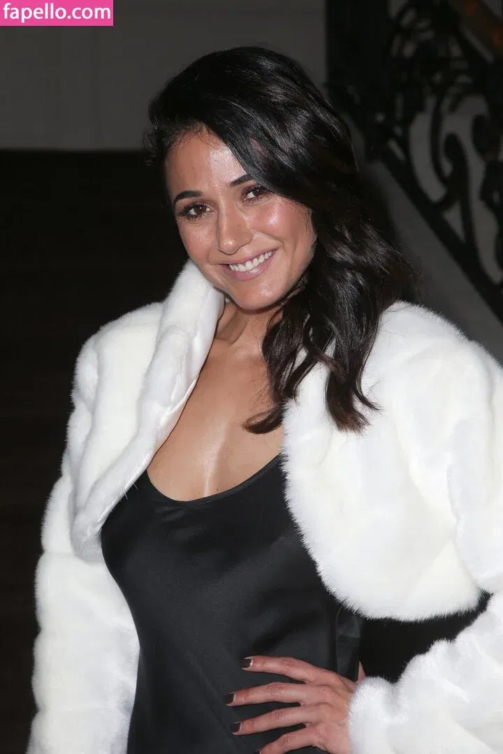 Emmanuelle Chriqui Onlyfans Photo Gallery 