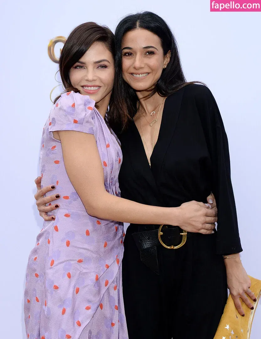 Emmanuelle Chriqui Onlyfans Photo Gallery 