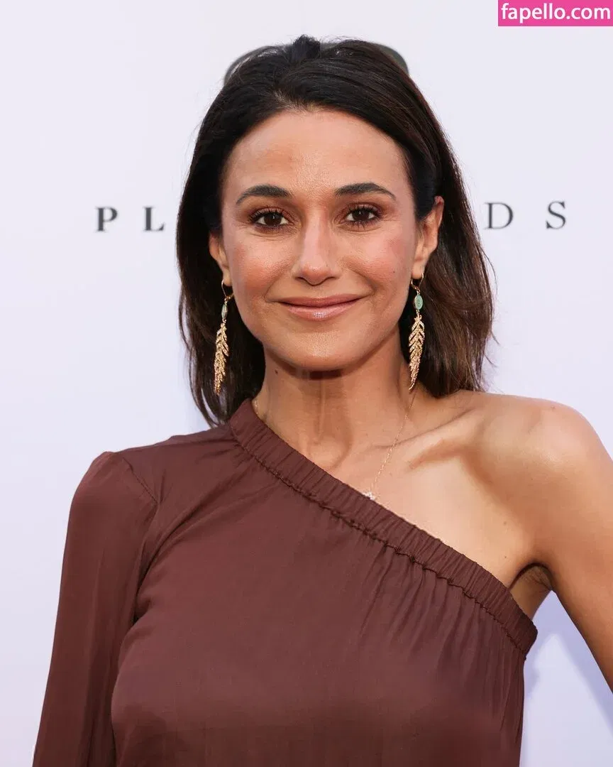 Emmanuelle Chriqui Onlyfans Photo Gallery 