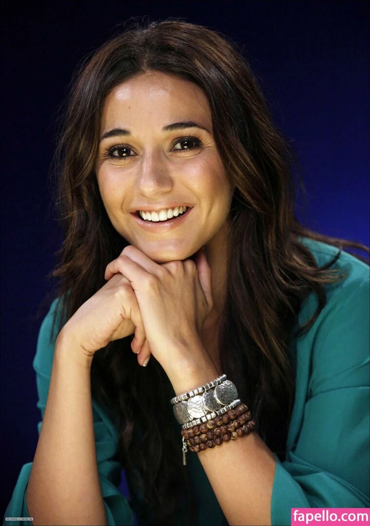 Emmanuelle Chriqui Onlyfans Photo Gallery 