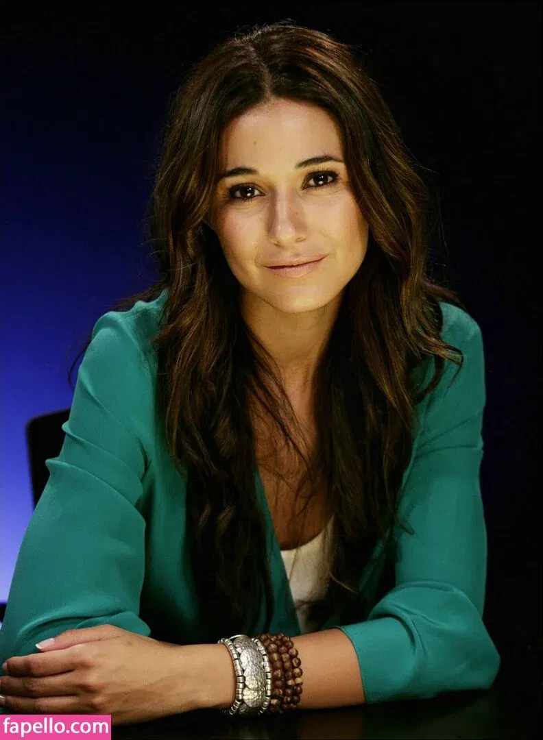 Emmanuelle Chriqui Onlyfans Photo Gallery 