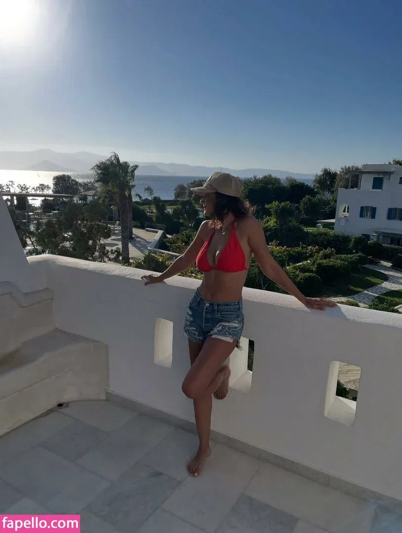 Emmanuelle Chriqui Onlyfans Photo Gallery 