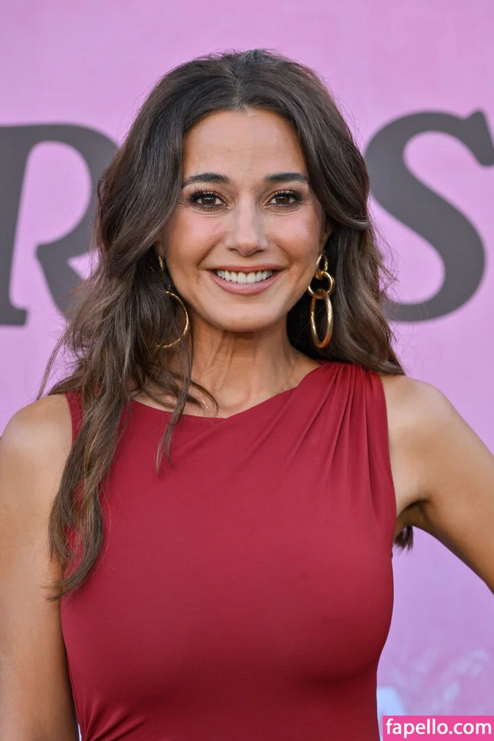 Emmanuelle Chriqui Onlyfans Photo Gallery 