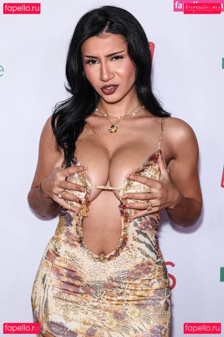 Roxiesin Onlyfans Photo Gallery 