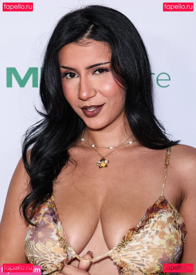 Roxiesin Onlyfans Photo Gallery 