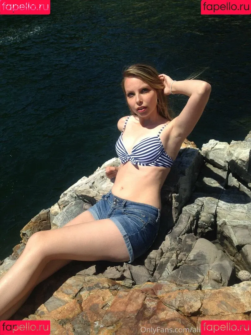 alishadrinksbeer Onlyfans Photo Gallery 