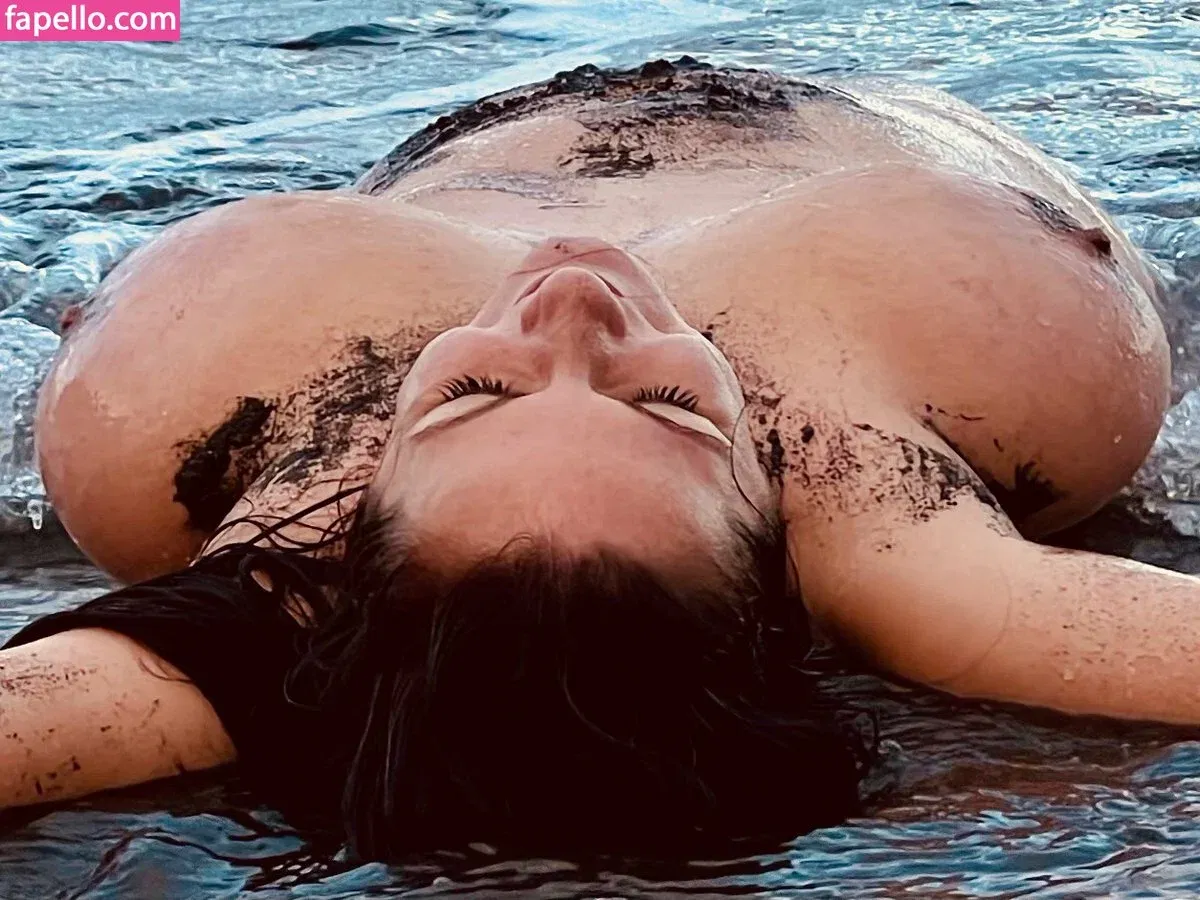 boobStruggle Onlyfans Photo Gallery 