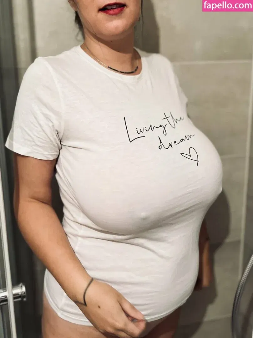 boobStruggle Onlyfans Photo Gallery 