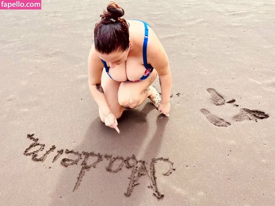 boobStruggle Onlyfans Photo Gallery 