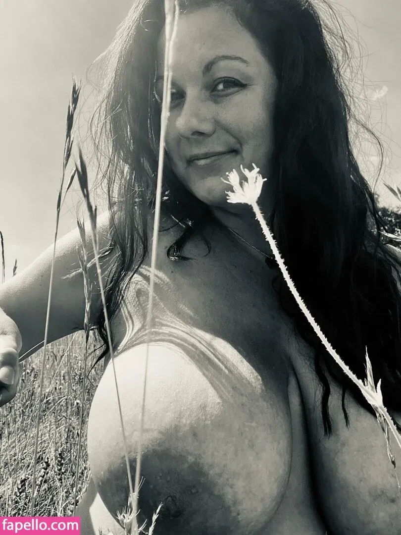 boobStruggle Onlyfans Photo Gallery 