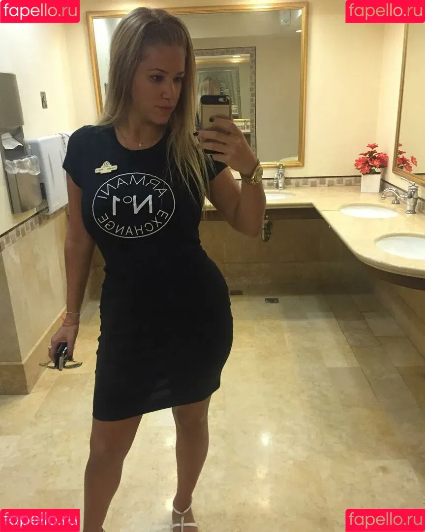 Nicolle A Onlyfans Photo Gallery 