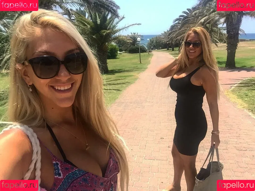 Nicolle A Onlyfans Photo Gallery 