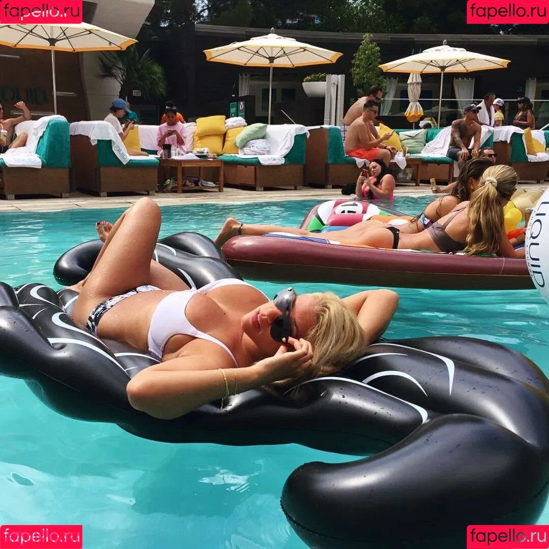 Nicolle A Onlyfans Photo Gallery 