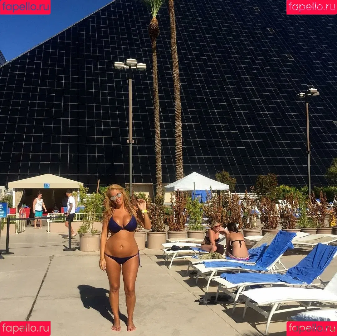 Nicolle A Onlyfans Photo Gallery 