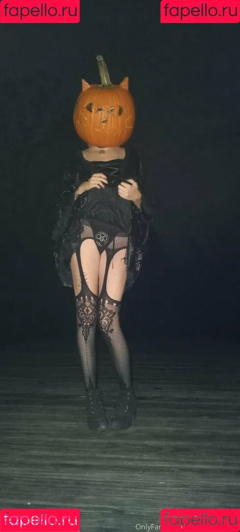 modernmorticia Onlyfans Photo Gallery 