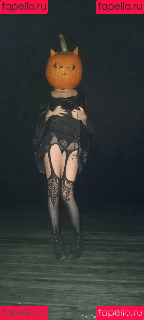 modernmorticia Onlyfans Photo Gallery 