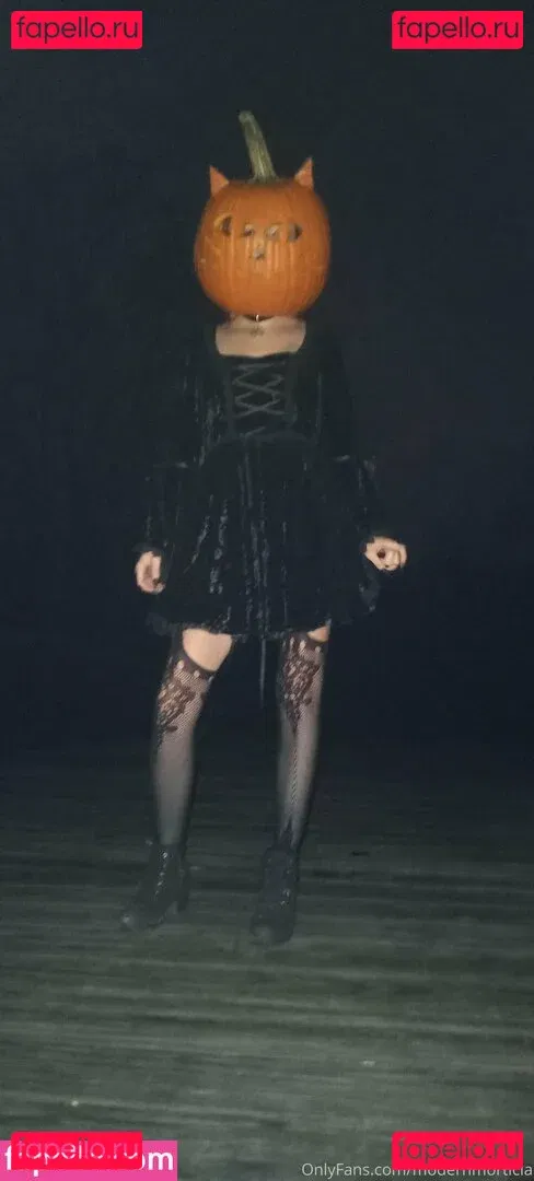 modernmorticia Onlyfans Photo Gallery 
