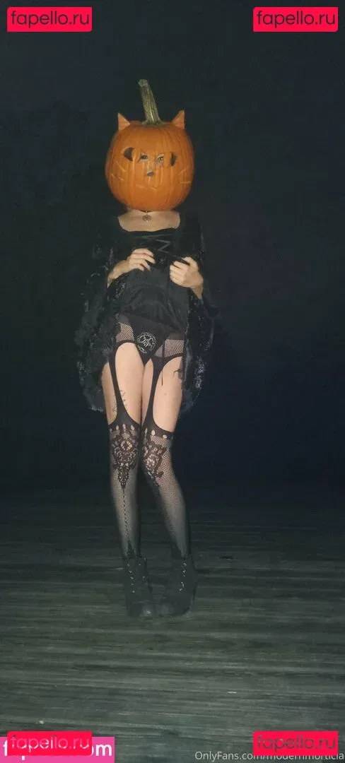 modernmorticia Onlyfans Photo Gallery 