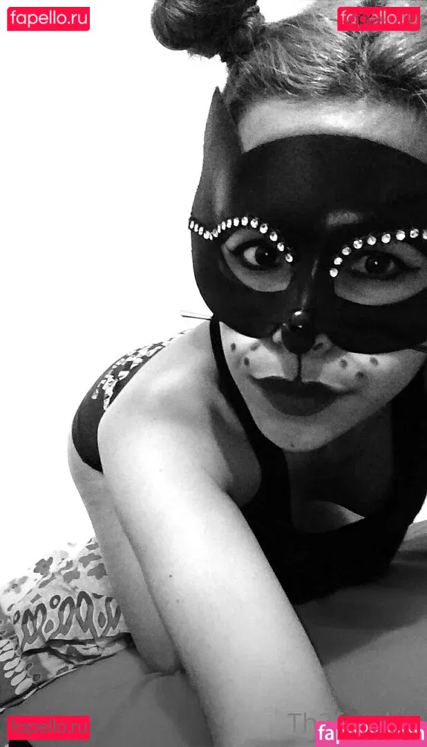 th3fox_lau Onlyfans Photo Gallery 