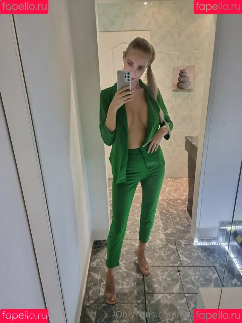 Florane Russell Onlyfans Photo Gallery 