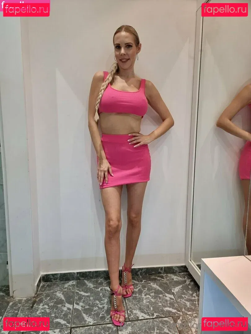 Florane Russell Onlyfans Photo Gallery 