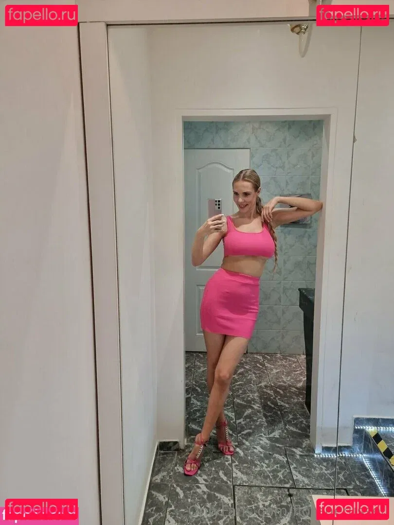 Florane Russell Onlyfans Photo Gallery 