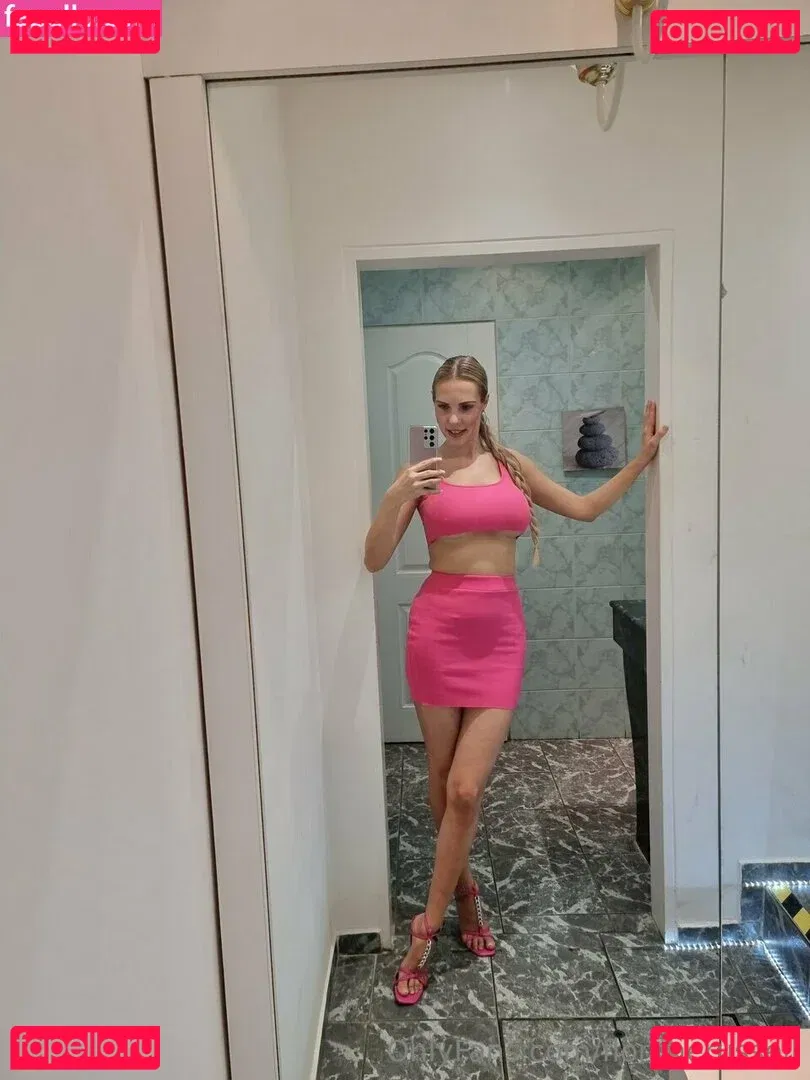 Florane Russell Onlyfans Photo Gallery 