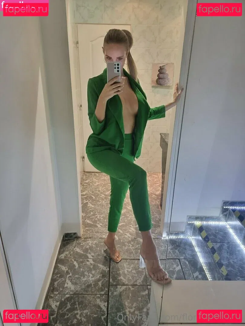 Florane Russell Onlyfans Photo Gallery 