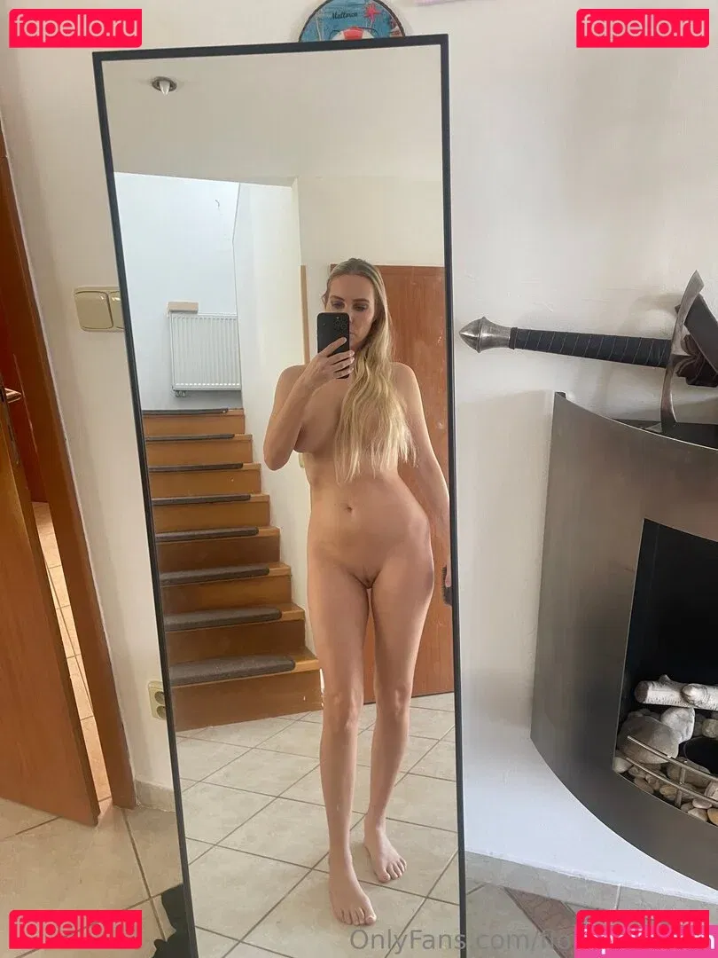 Florane Russell Onlyfans Photo Gallery 