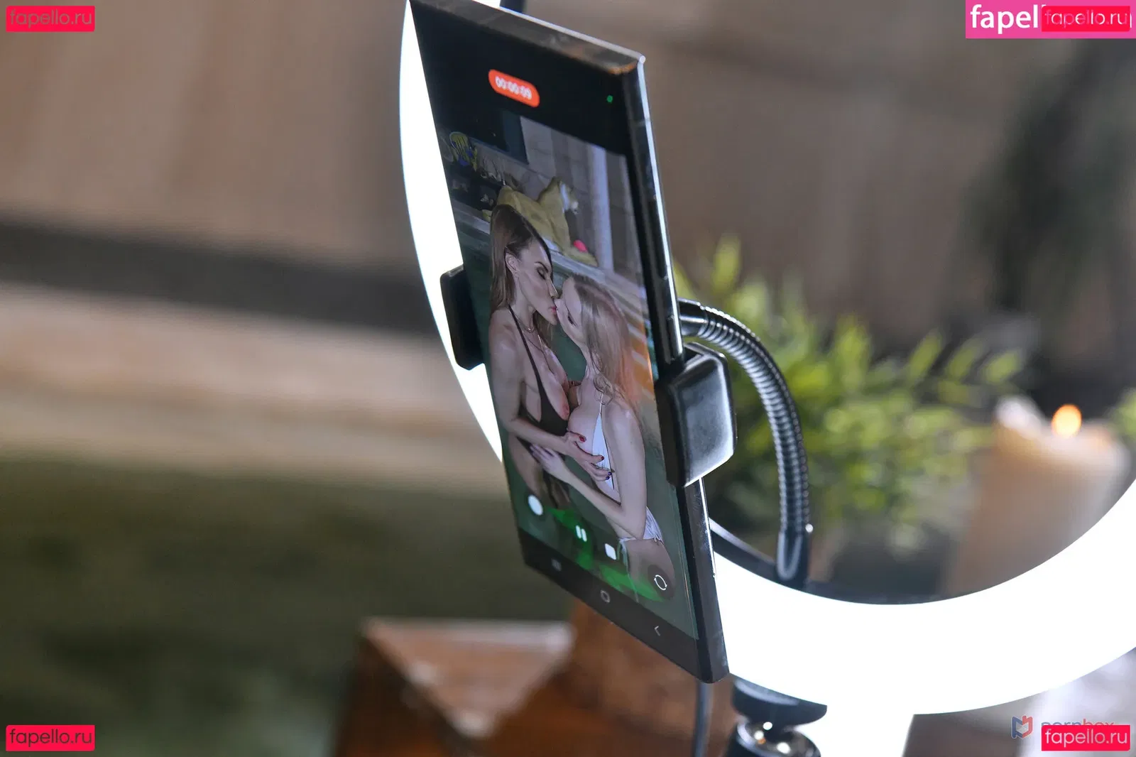 Florane Russell Onlyfans Photo Gallery 