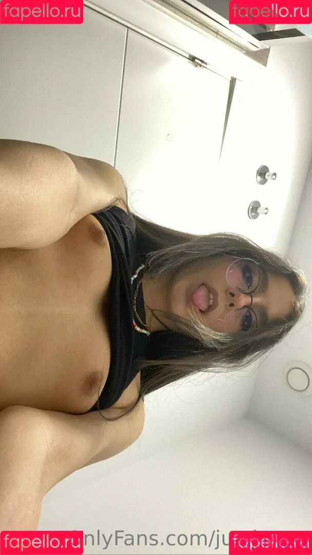 justleaax Onlyfans Photo Gallery 
