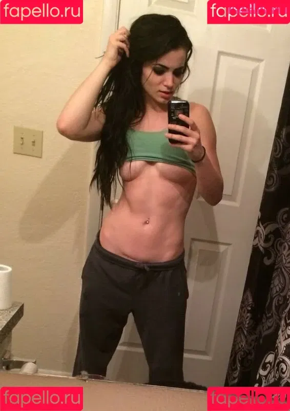 Saraya Onlyfans Photo Gallery 