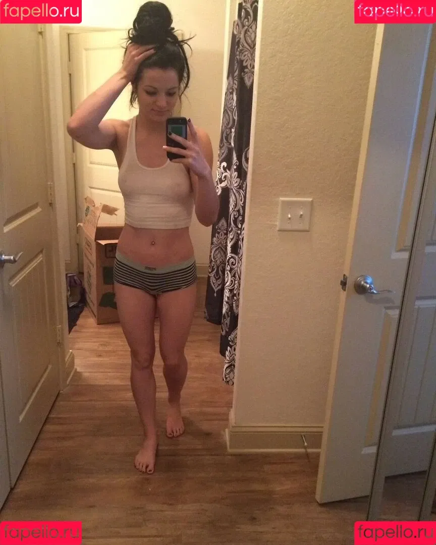 Saraya Onlyfans Photo Gallery 
