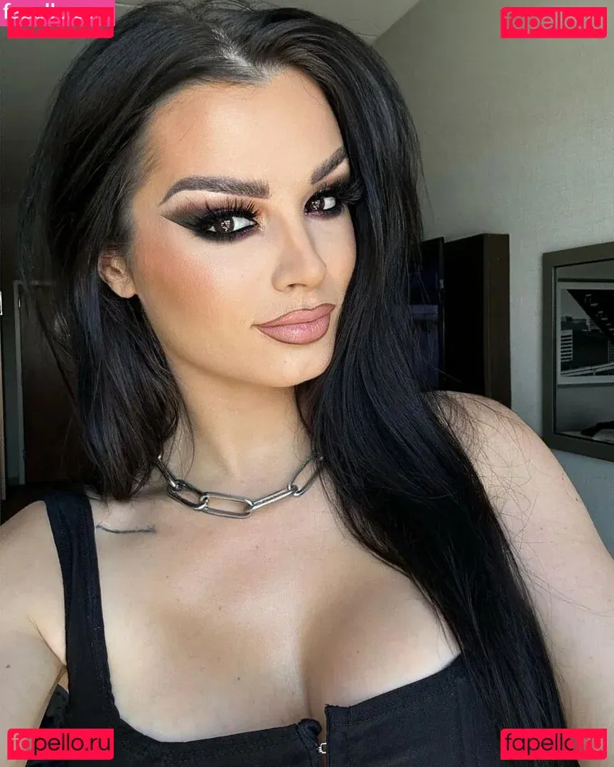 Saraya Onlyfans Photo Gallery 