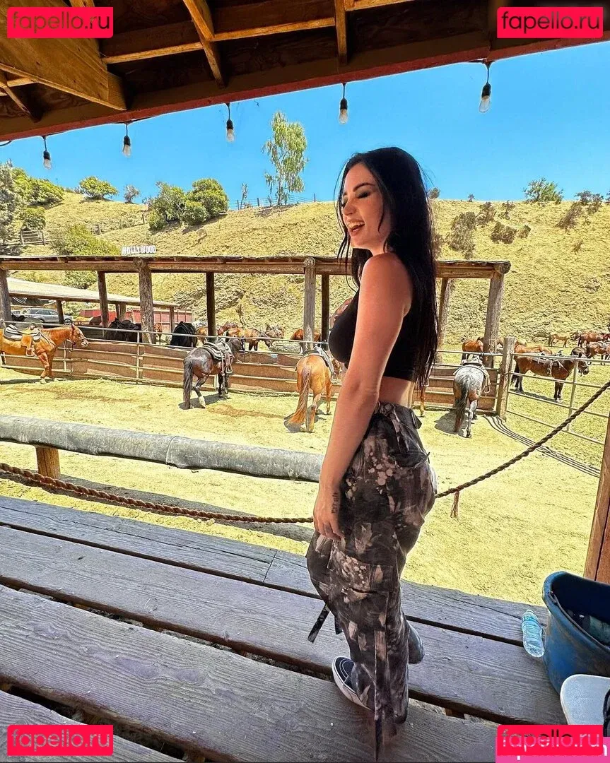 Saraya Onlyfans Photo Gallery 