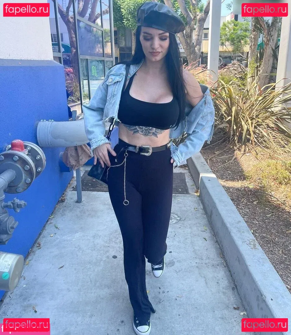 Saraya Onlyfans Photo Gallery 