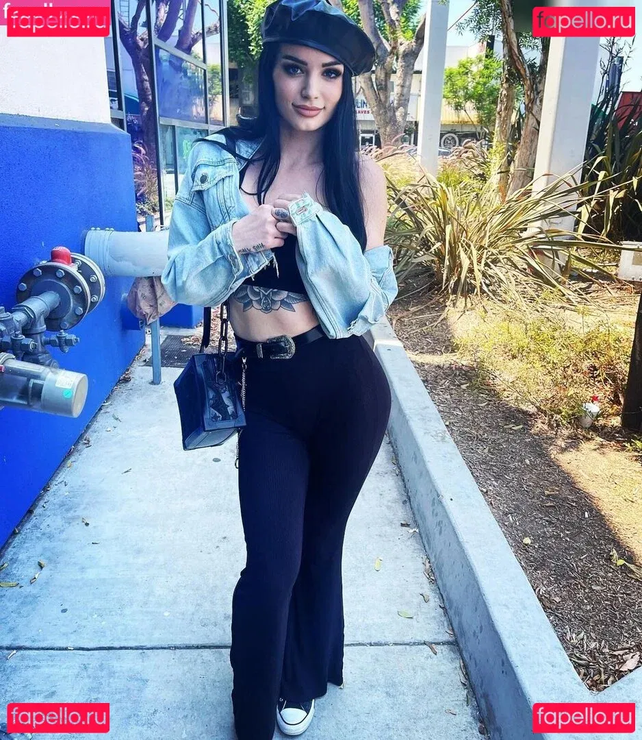 Saraya Onlyfans Photo Gallery 