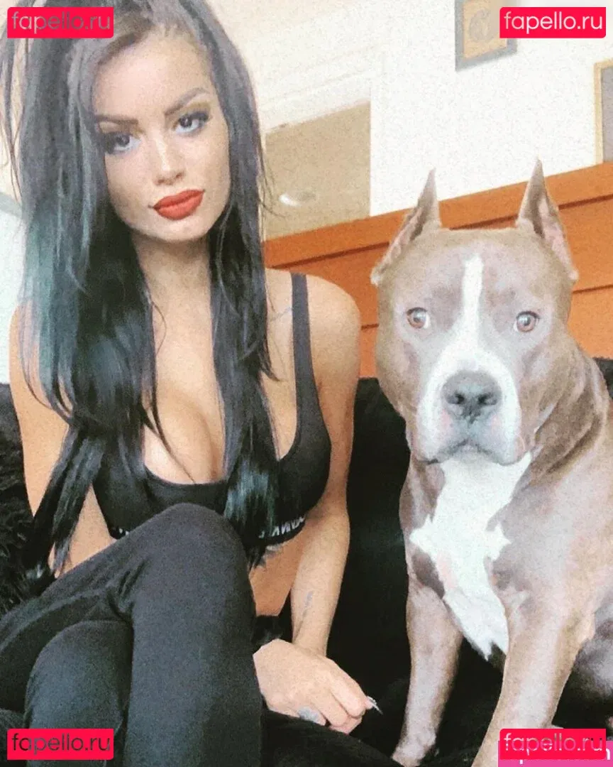 Saraya Onlyfans Photo Gallery 